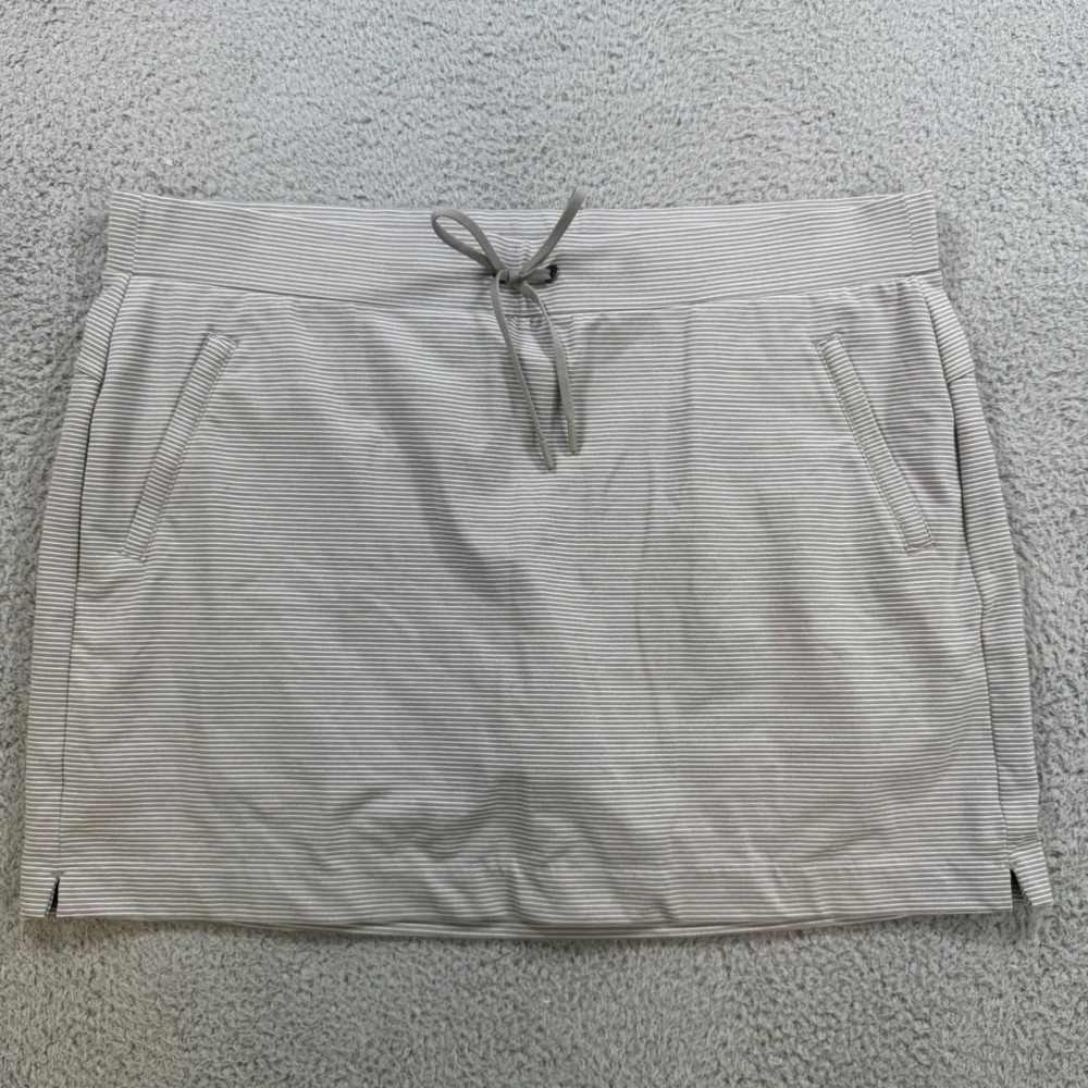 Athleta Skort Womens XL Gray White Stripe Drawstring Pockets‎ Athleisure Casual